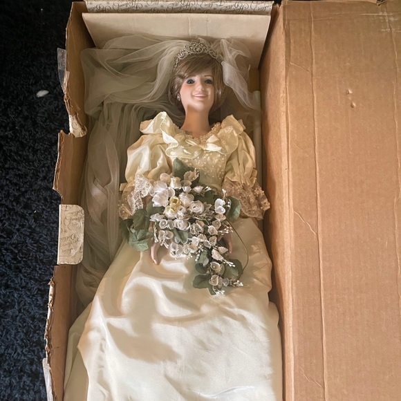 Franklin mint Princess Diana  wedding Porcelain Doll - Picture 1 of 1
